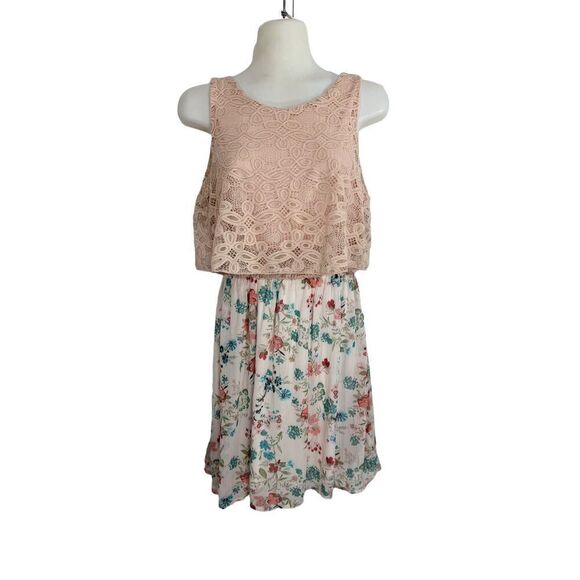 Emerald Sundae Sleeveless Dress Size M Neutral Peach Lace Floral One Piece - Picture 1 of 10